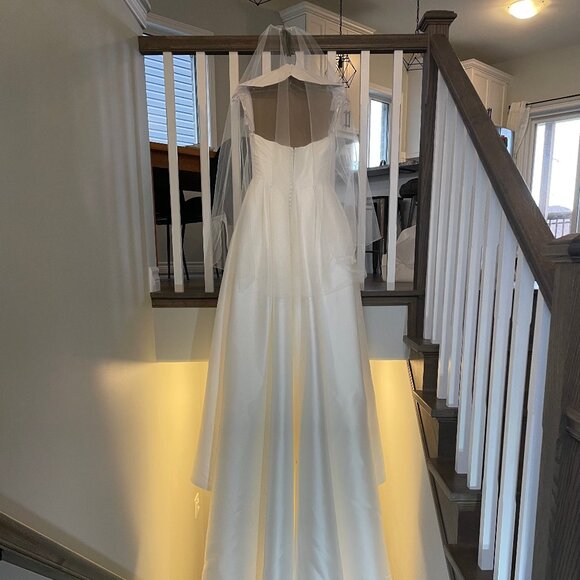Wedding Dress - Maggie Sottero - Aspen Size 6 with veil - Picture 9 of 14